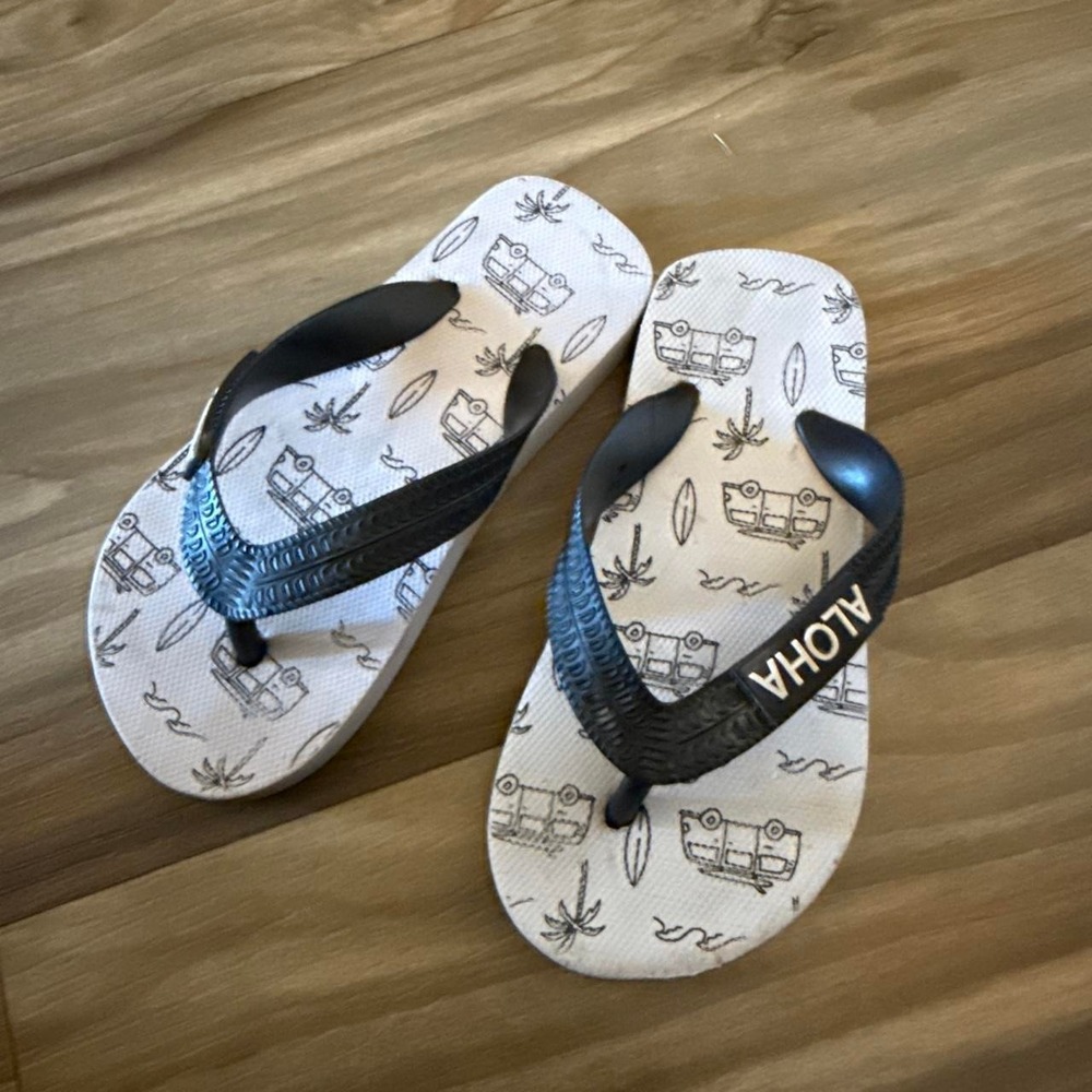 SOHA KEIKI kids flip flops size 6.5 toddler
